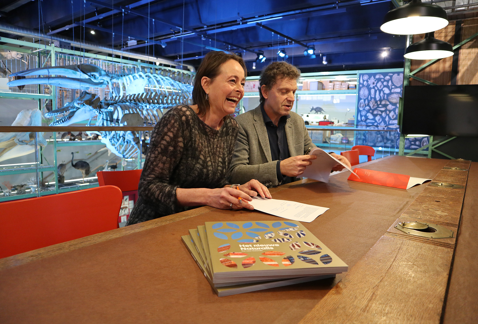 Anita Scholte op Reimer (Directeur Kwaliteit & Duurzaamheid Albert Heijn) & Edwin van Huis (Algemeen Directeur Naturalis Biodiversity Center)