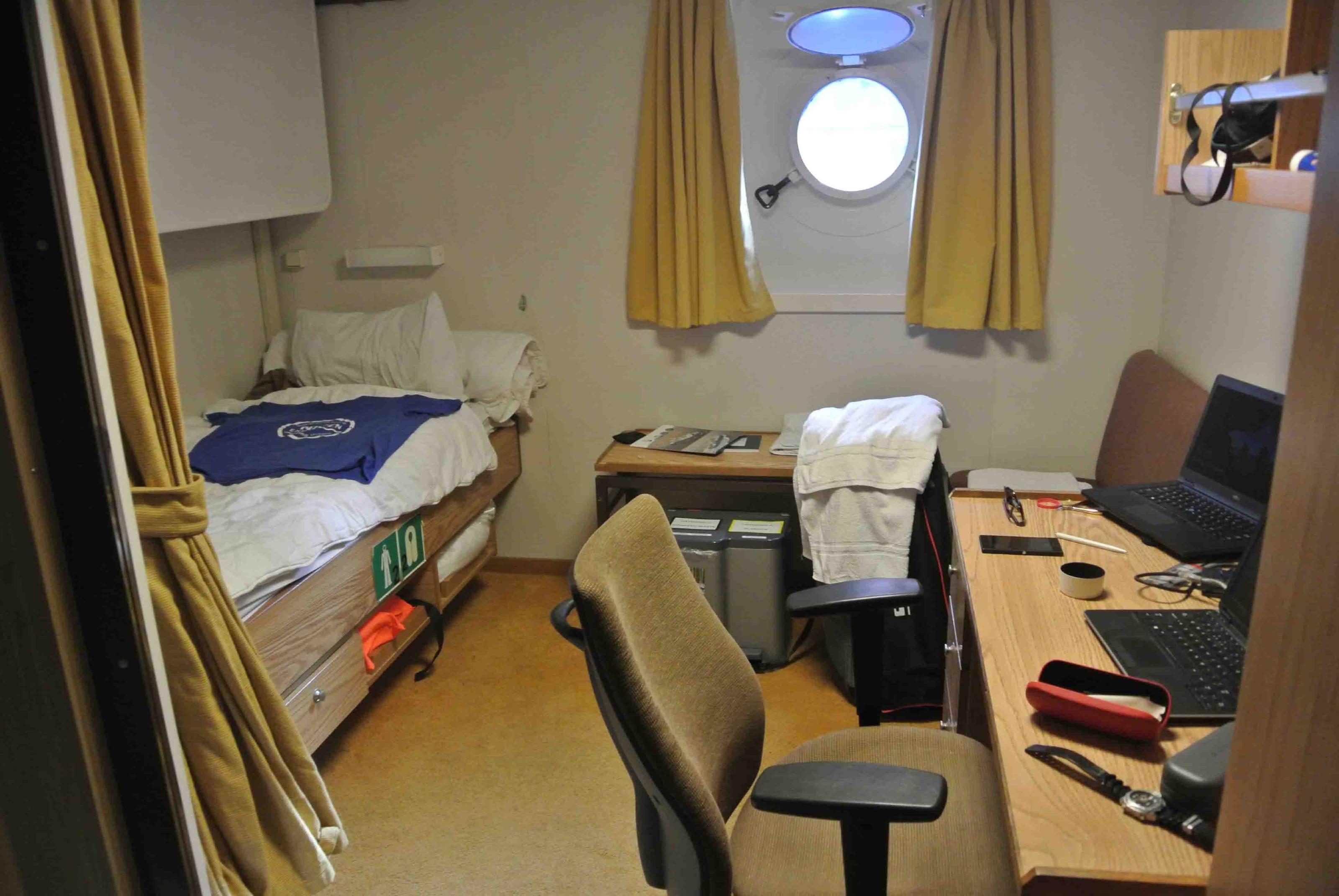 Deze hut zal Arjens kamer zijn gedurende de reis op de Pelagia. Foto: Arjen Speksnijder.