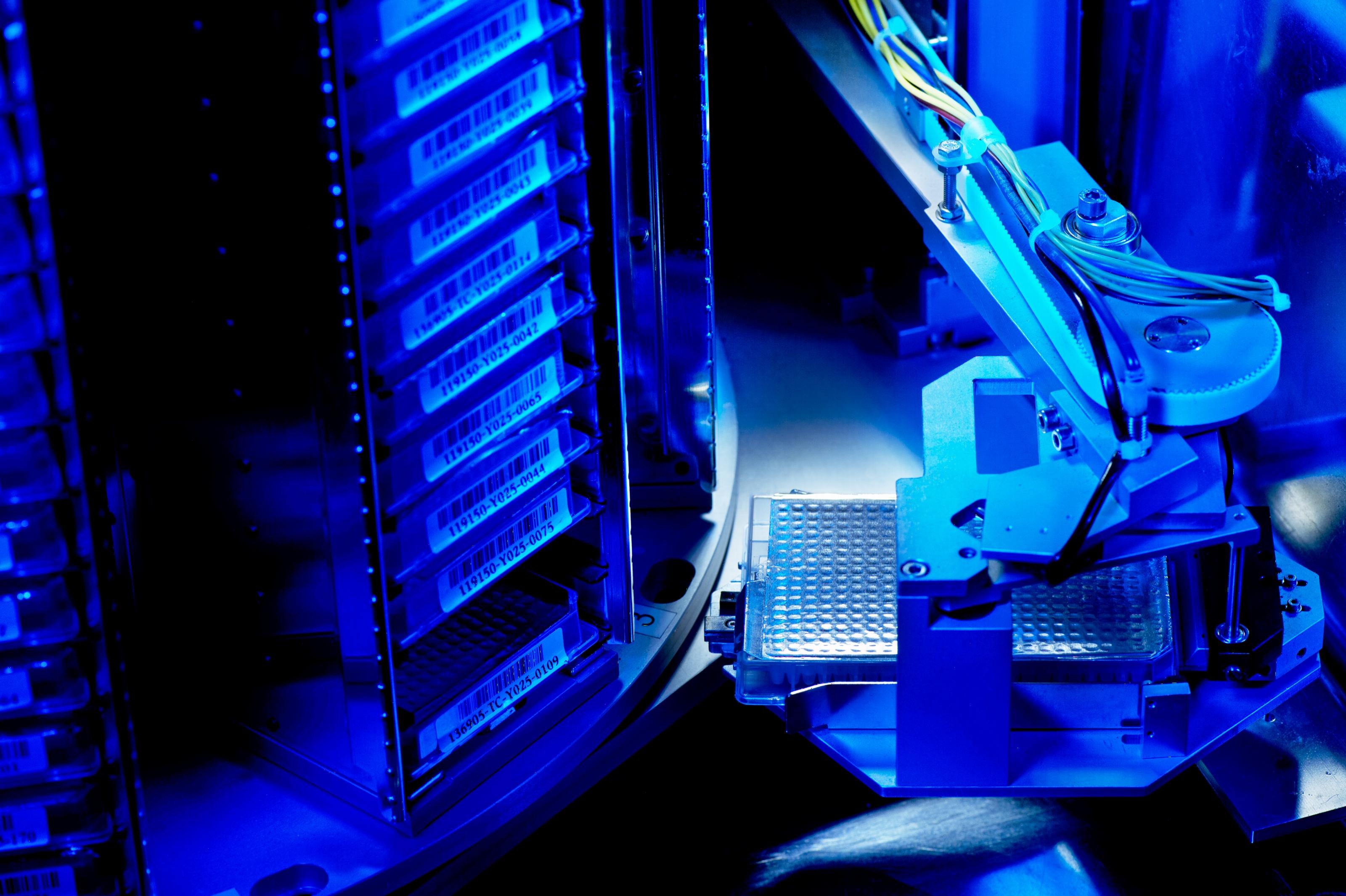 Sealed 384 well microtiter plate for bioassay screening of substances