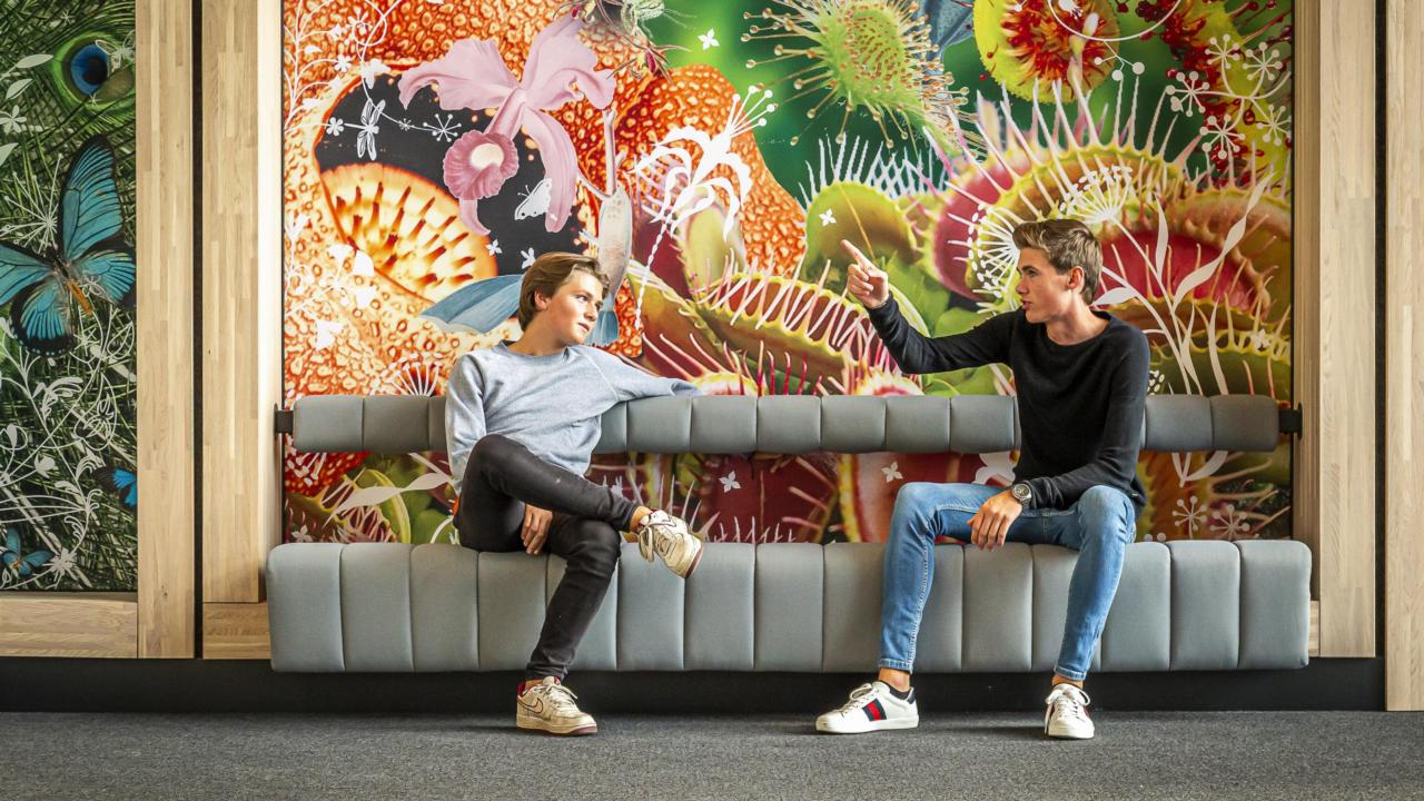 Kids on a bench in Naturalis