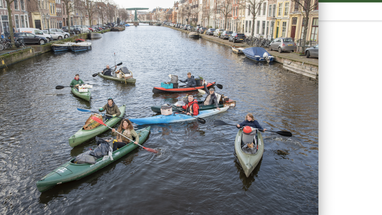 Volunteers of the Grachtwacht in action