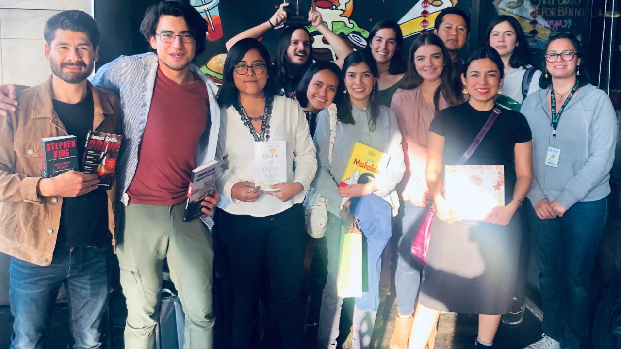 Afgestudeerde voormalige studenten