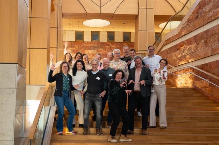 Deelnemers van de cursus Toekomst voor Biodiversiteit op de trappenberg van Naturalis. Credit: William Voorberg